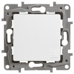 Выключатель/переключатель IP44 10AX белый Legrand Etika (672200), Белый